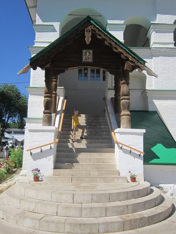 Звенигород. Крыльцо собора - Дмитрий Никитин