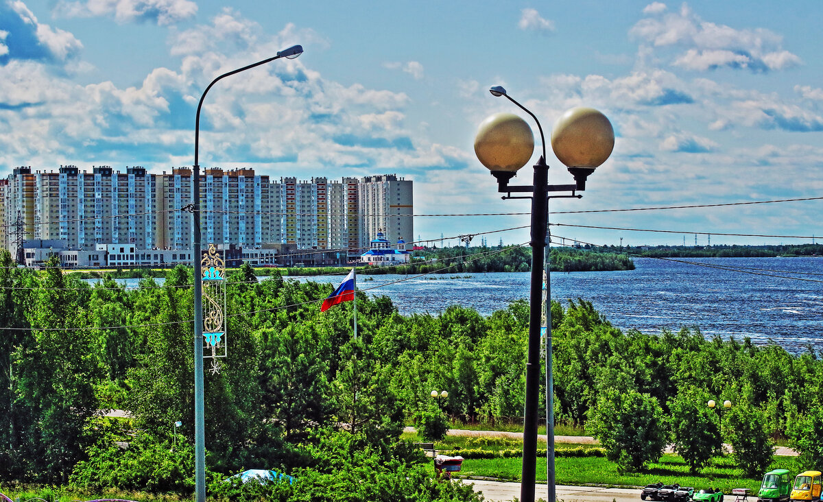 Гордый российский флаг реет над Юганской Обью! - Владимир Гордый российский флаг реет над Юганской Обью! - Владимир