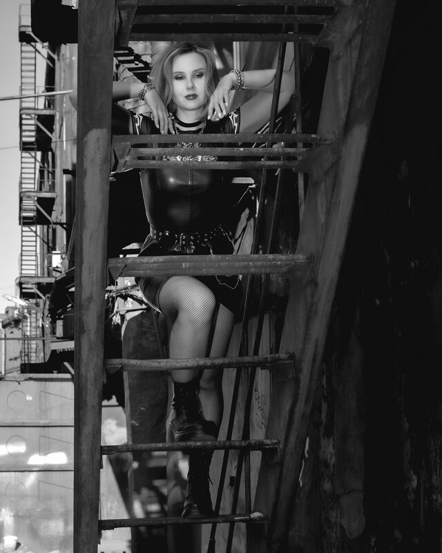 Миловидное восхождение в брутальных пространствах - Валерий Паршин