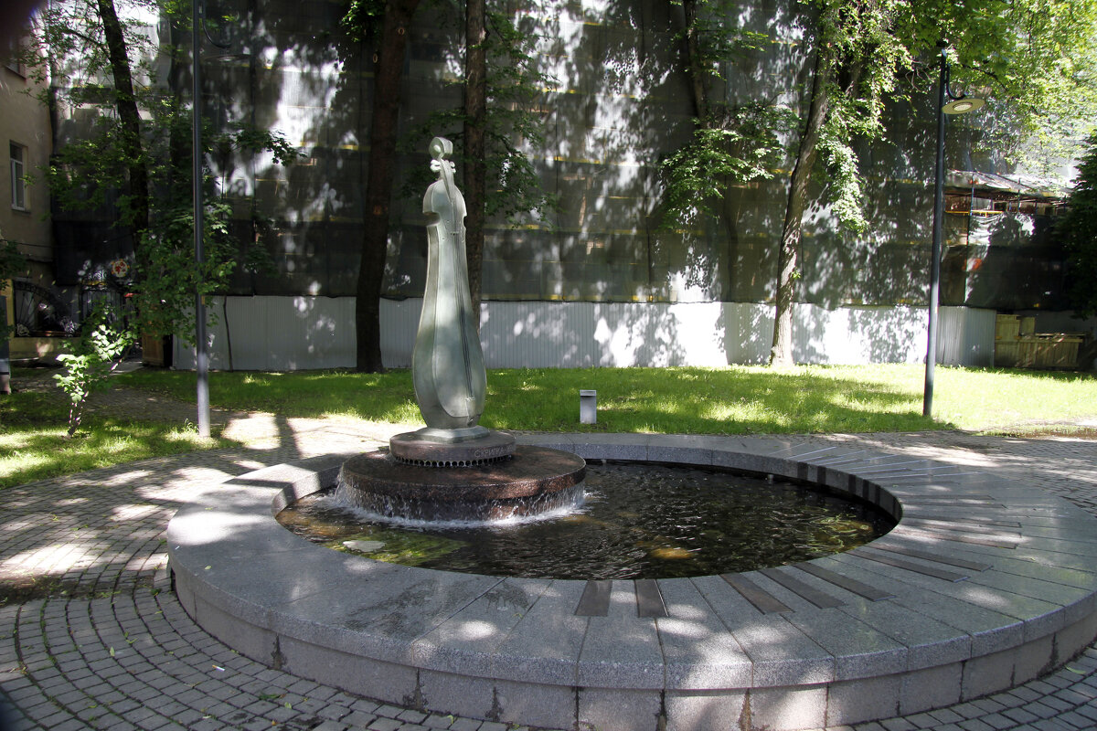 В сквере имени Андрея Петрова - Евгений Шафер