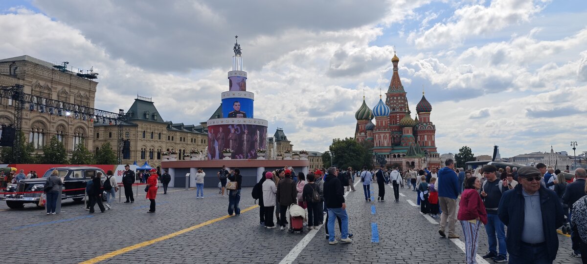 На Красной площади - <<< Наташа >>>