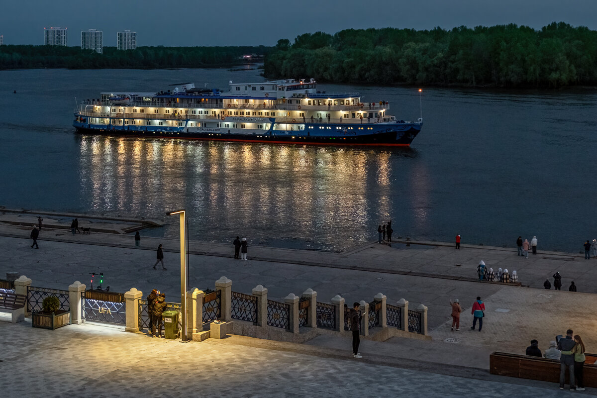 "Ах белый теплоход..." - Сергей Шатохин 