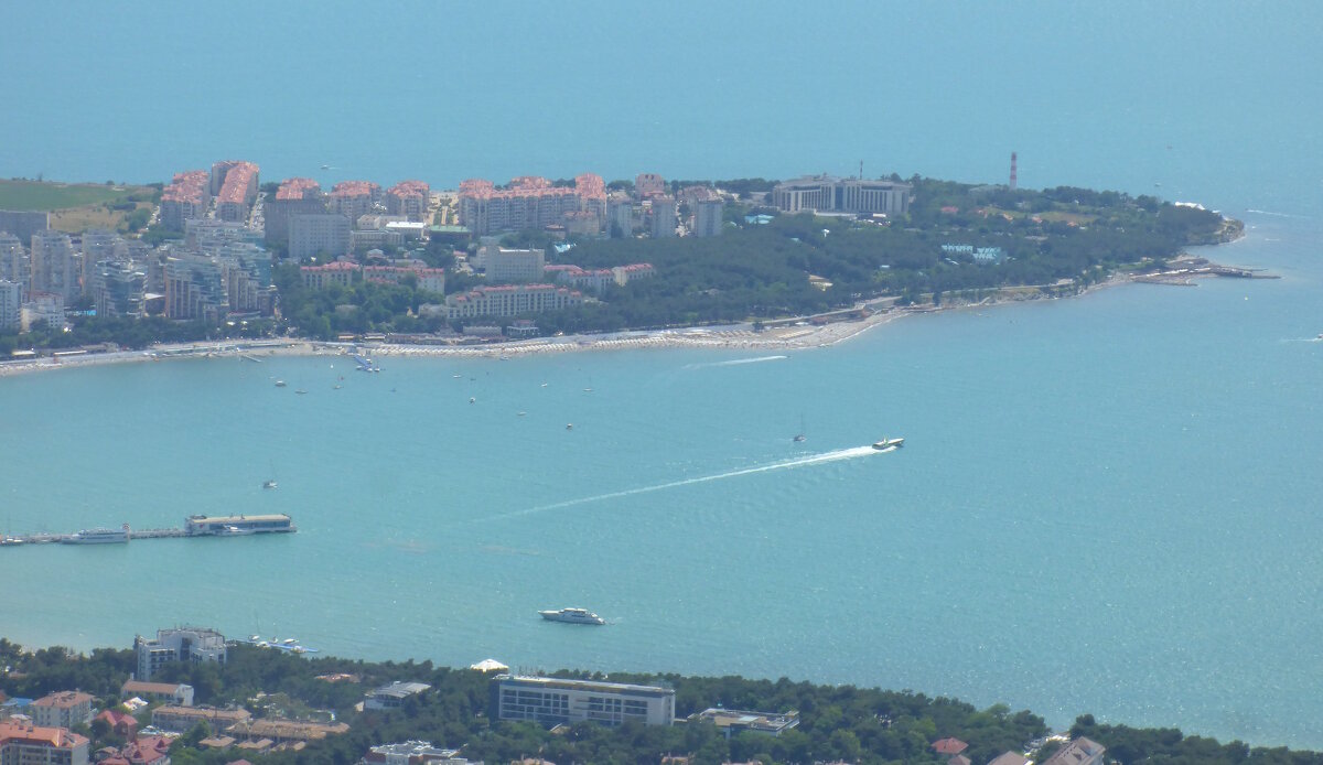 Геленджик, вид на толстый мыс.(с парка Олимп) - Alexey YakovLev