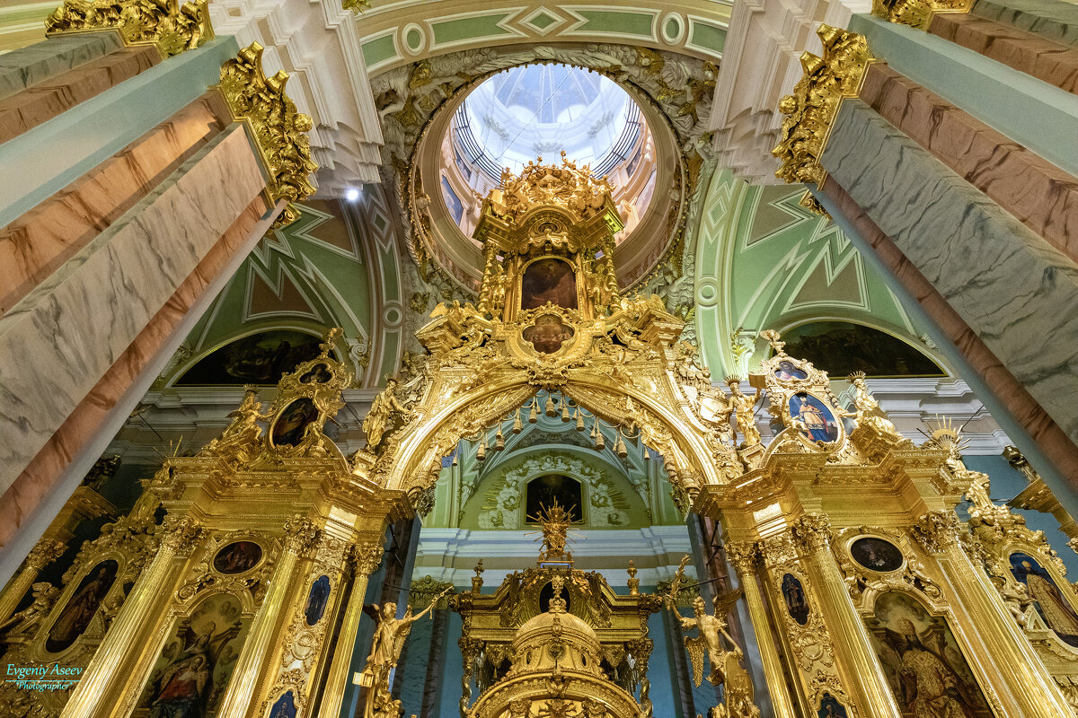 Под сводами Петропавловского собора - Евгений Под сводами Петропавловского собора - Евгений