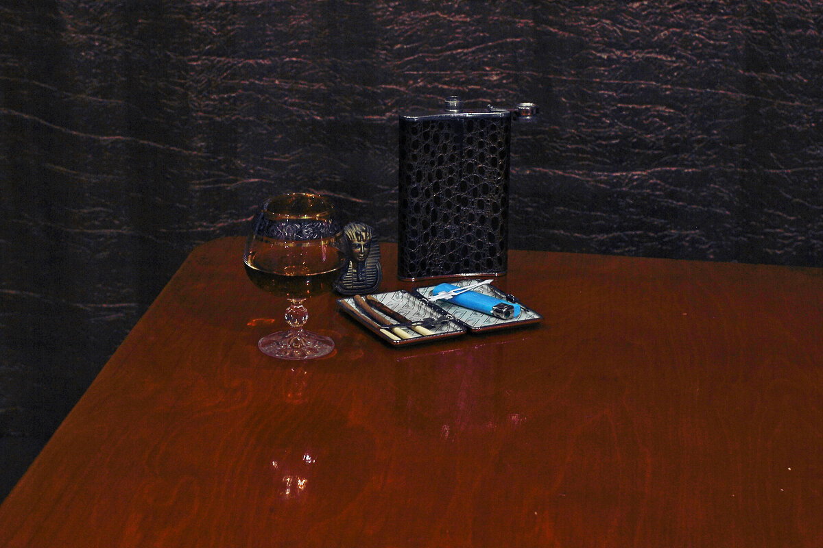 Коньяк и фляжка - Юрий Гайворонскiий