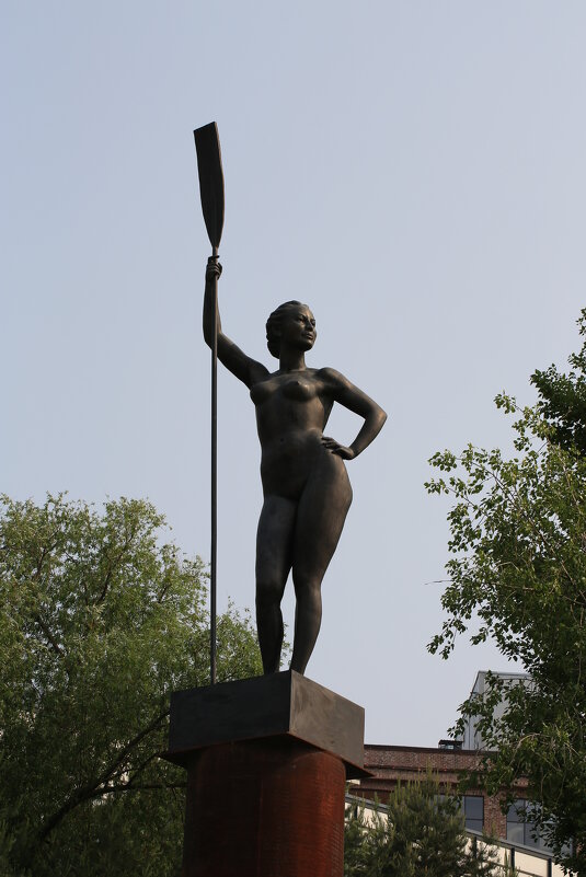 Девушка с веслом - Ninell Nikitina