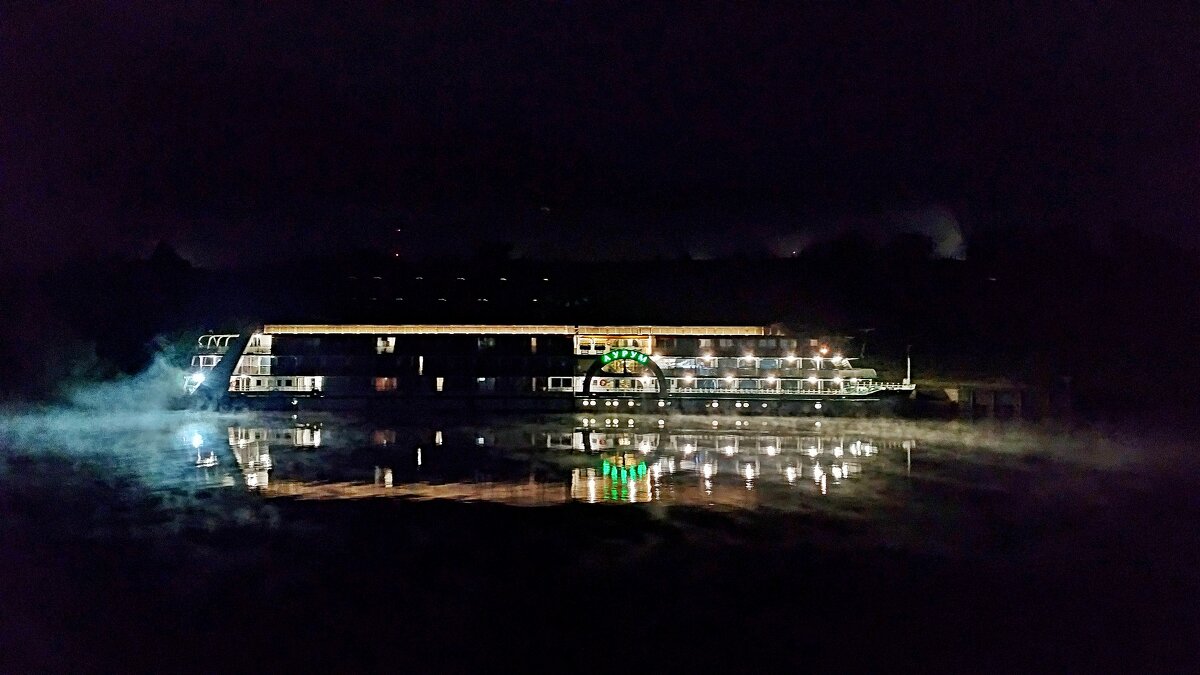 Ночной заплыв. Колёсный теплоход «Аурум» - Vladimir Semenchukov Ночной заплыв. Колёсный теплоход «Аурум» - Vladimir Semenchukov