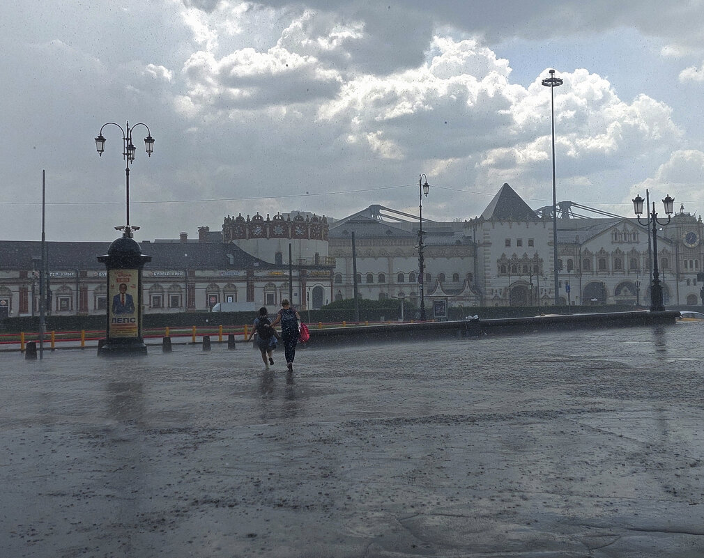 В нашем городе дождь, он идет днем и ночью... - ИРЭН@ .