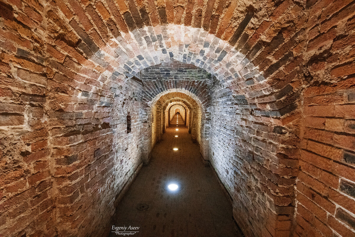 В подземельях Петропавловской крепости - Евгений В подземельях Петропавловской крепости - Евгений