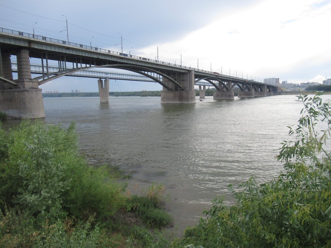 Октябрьский мост - Андрей Макурин