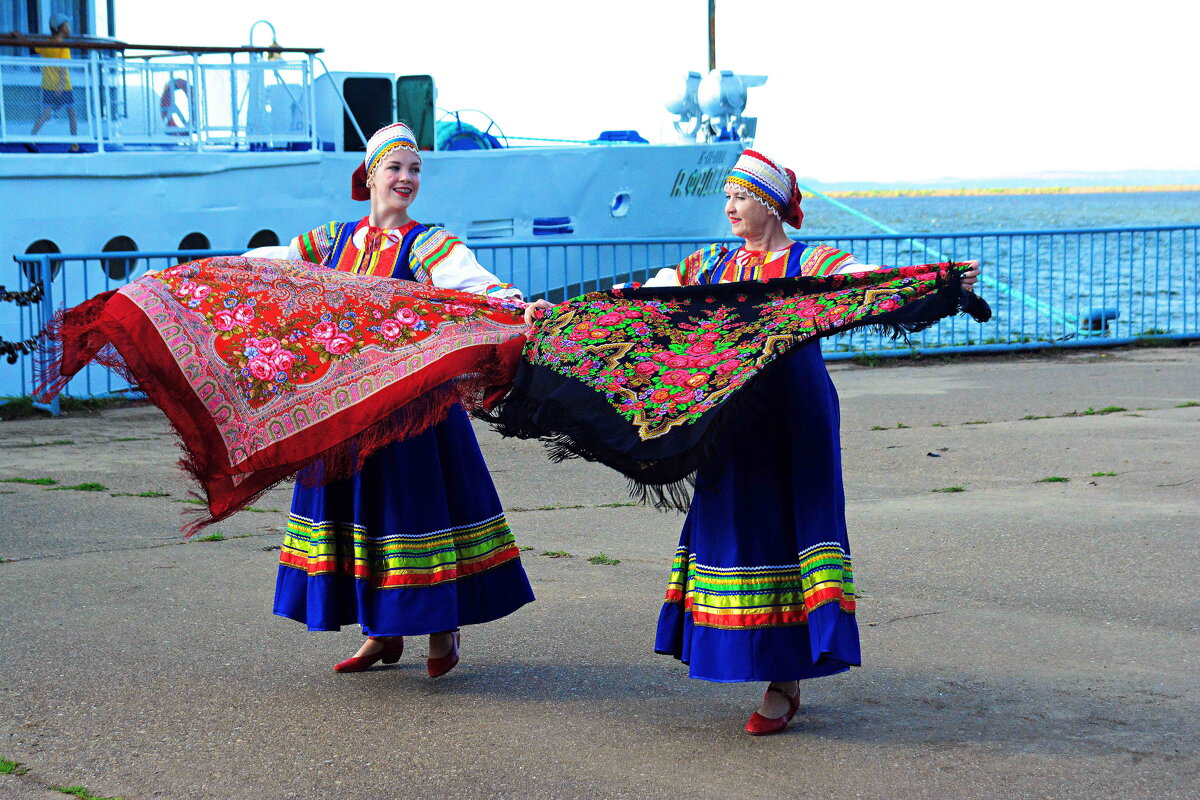 на теплоходе музыка играла - Александр на теплоходе музыка играла - Александр