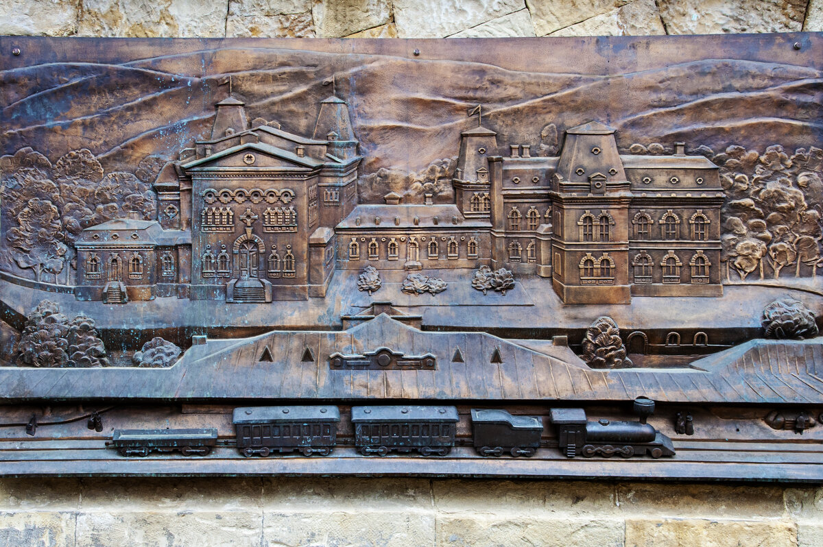 Проспект Ленина. Панно "Железная дорога пришла в Кисловодск" - Gen 