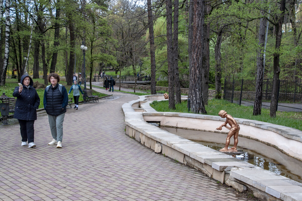 В курортном парке. - Gen В курортном парке. - Gen