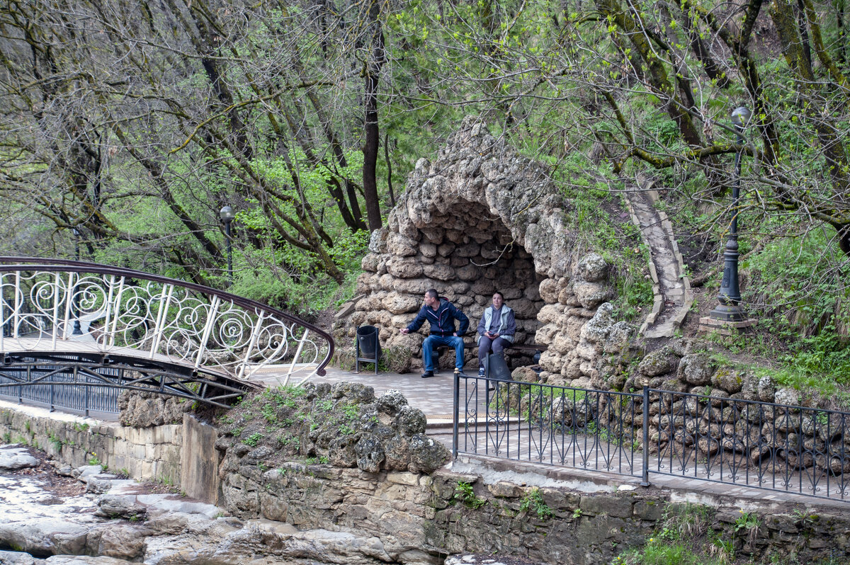 Курортный парк. Грот Любви у Дамского каприза. - Gen 