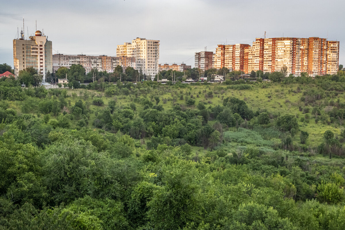 Урбанистический пейзаж... Кишинев... - Владимир Новиков