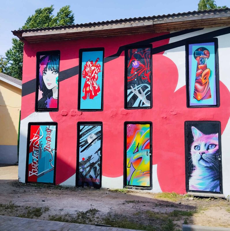 Бывшие старые сараи, превращённые в арт-объект. - Галина Бобкина