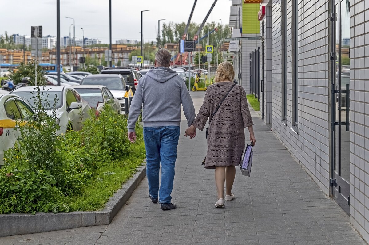 По жизни за руки держась - Валерий Иванович