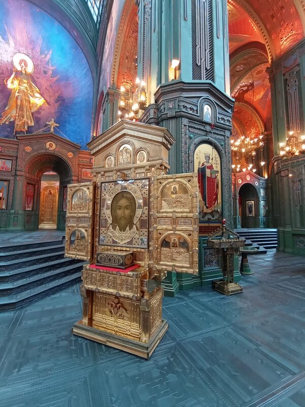 В храме - Елена Семигина