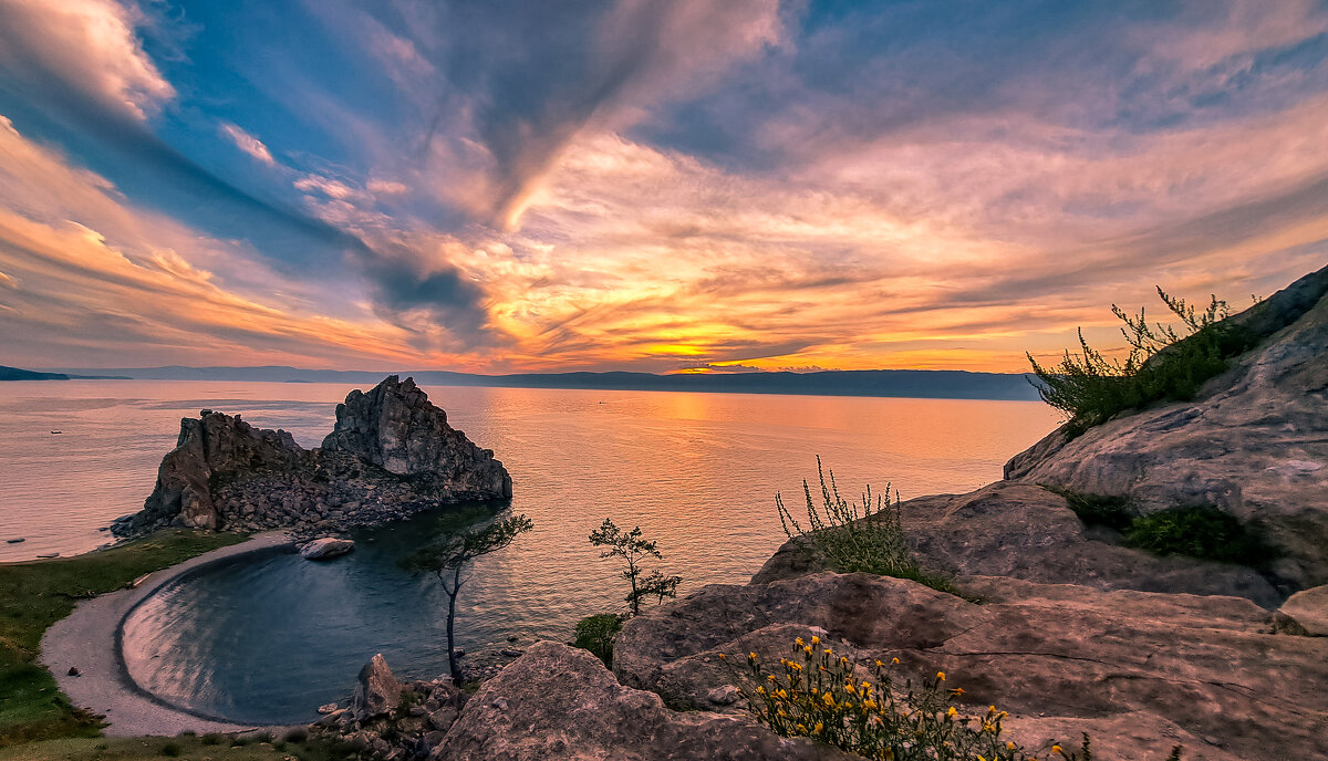 Скала Шаманка на закате - Виктор 