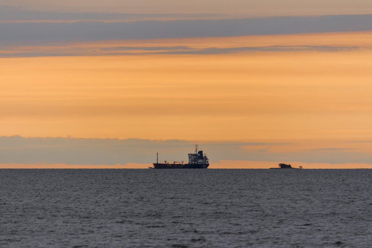 Корабль уходит в закат - Алексей Булак