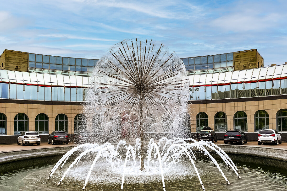 СПб.  Фонтан у метро "Спортивная" - Виктор Орехов