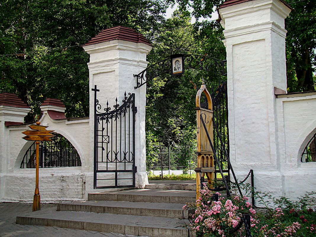 Врата на территорию церкви - Анатолий Колосов