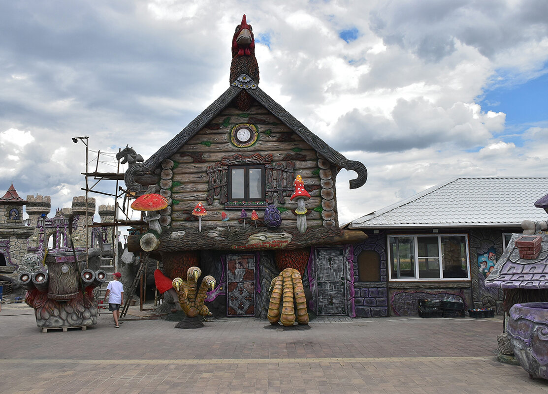 Самый большой домик на куриных ножках в мире - Александр Самый большой домик на куриных ножках в мире - Александр