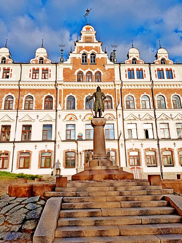 Памятник Торгильсу Кнутссону. - Лия ☼