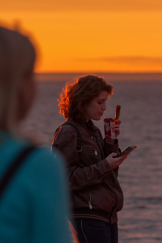 Девушка на фоне моря - Алексей Булак