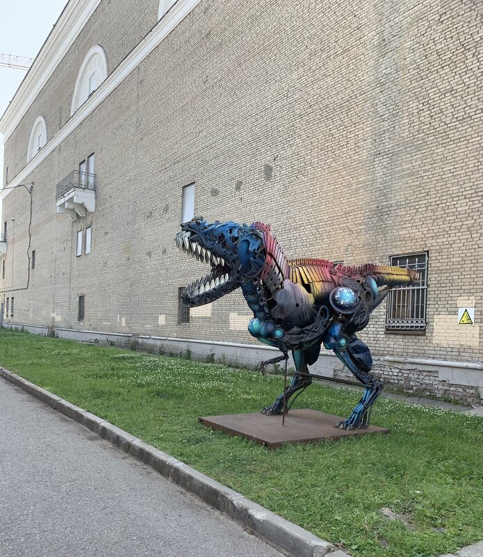 Динозавр в Москве - Alexandra Sakharova