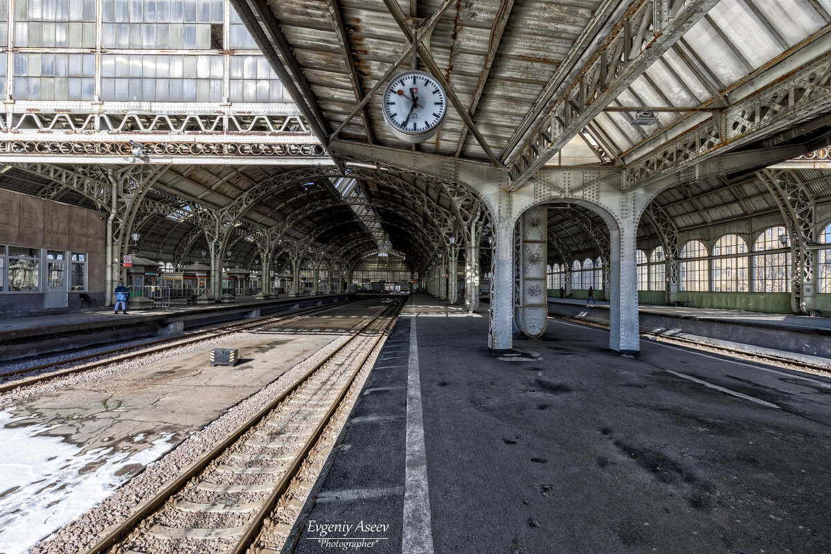 Тишина Витебского вокзала - Евгений Тишина Витебского вокзала - Евгений