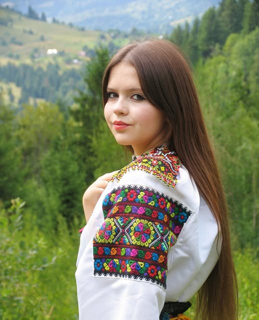 Модель: Яна Плитчук. - Степан Карачко