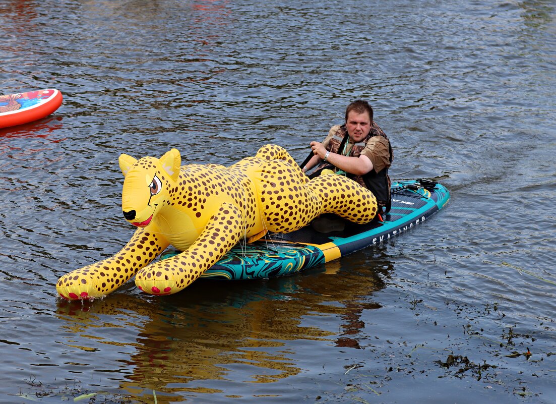 Костюмированный сап-фестиваль на Водоотводном канале в Москве - Владимир59 