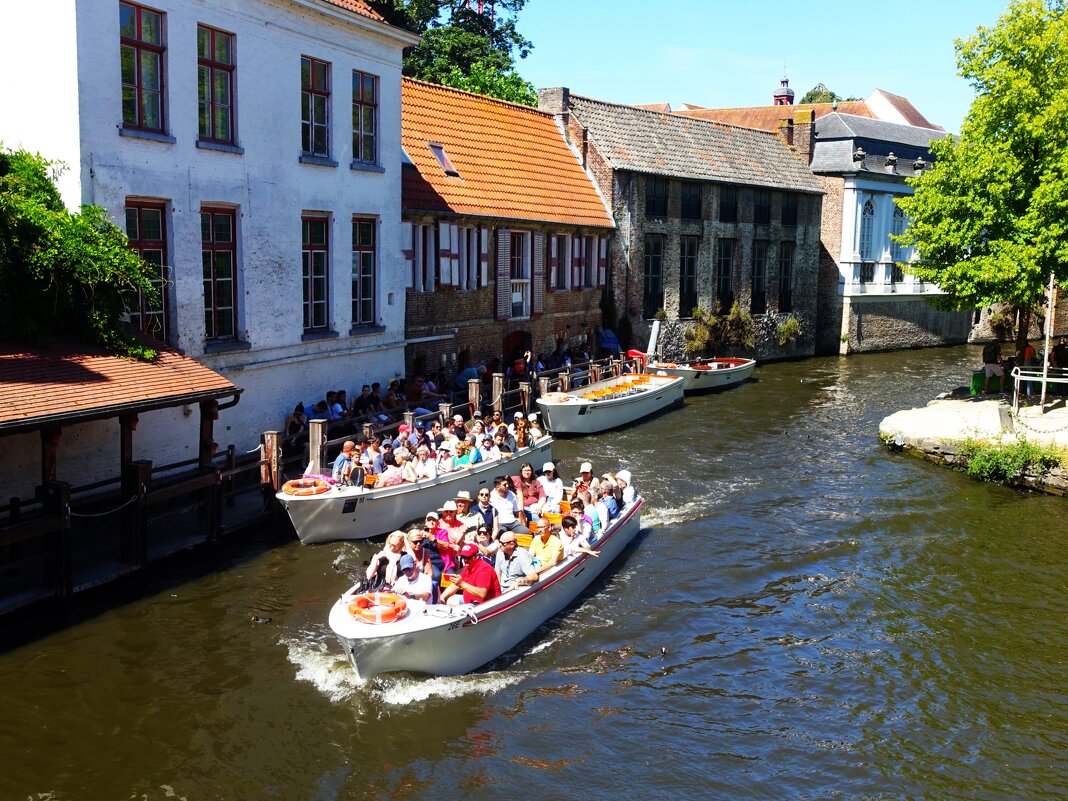 Прогулочные суда в Брюгге - Aida10 