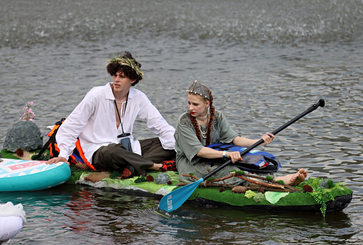 Костюмированный сап-фестиваль на Водоотводном канале в Москве - Владимир59 