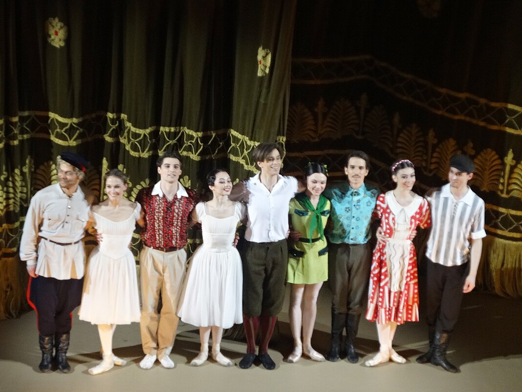 Поклоны после спектакля - Лидия Бусурина