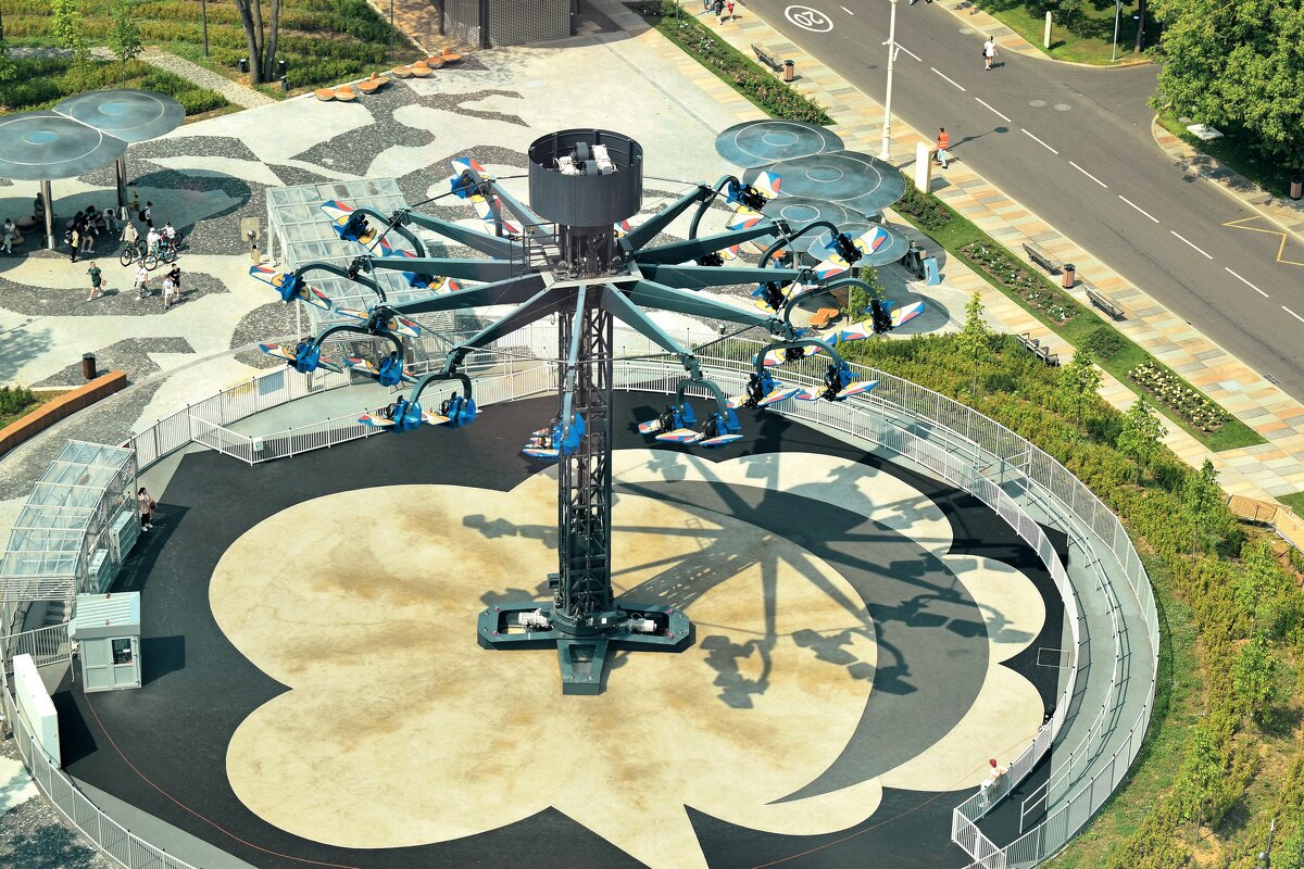 Аттракцион "Авиатор" в парке "Орион" ВДНХ. - Татьяна Помогалова