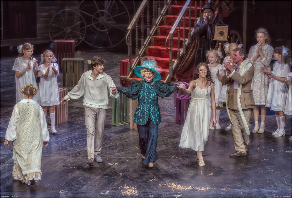 Народная артистка России Татьяна Пилецкая (в центре). - Александр Максимов Народная артистка России Татьяна Пилецкая (в центре). - Александр Максимов