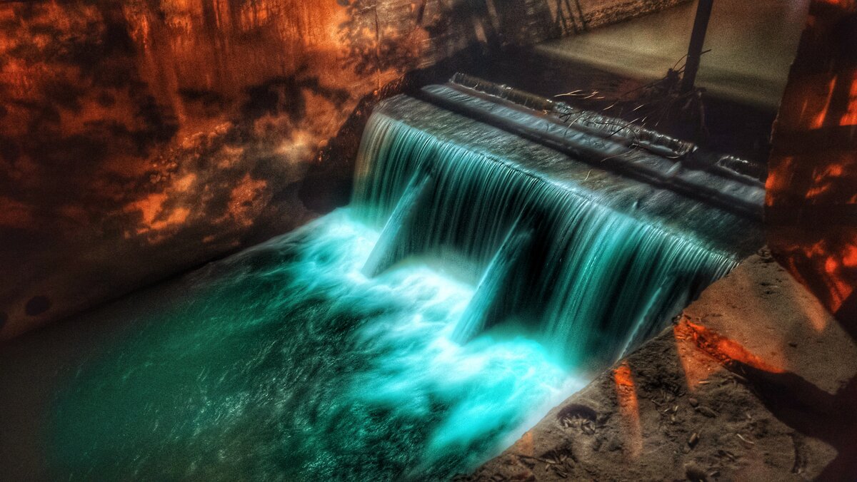 Рукотворный водопад - Renkse L.J.