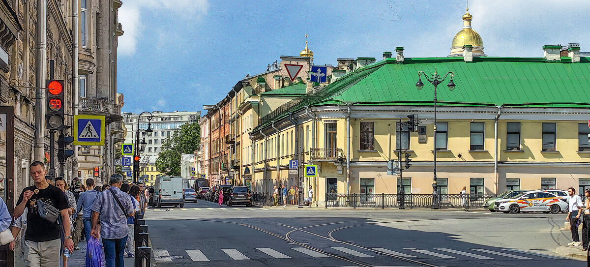Санкт-Петербург. Угол улицы Марата и Кузнечного переулка. - Стальбаум Юрий 