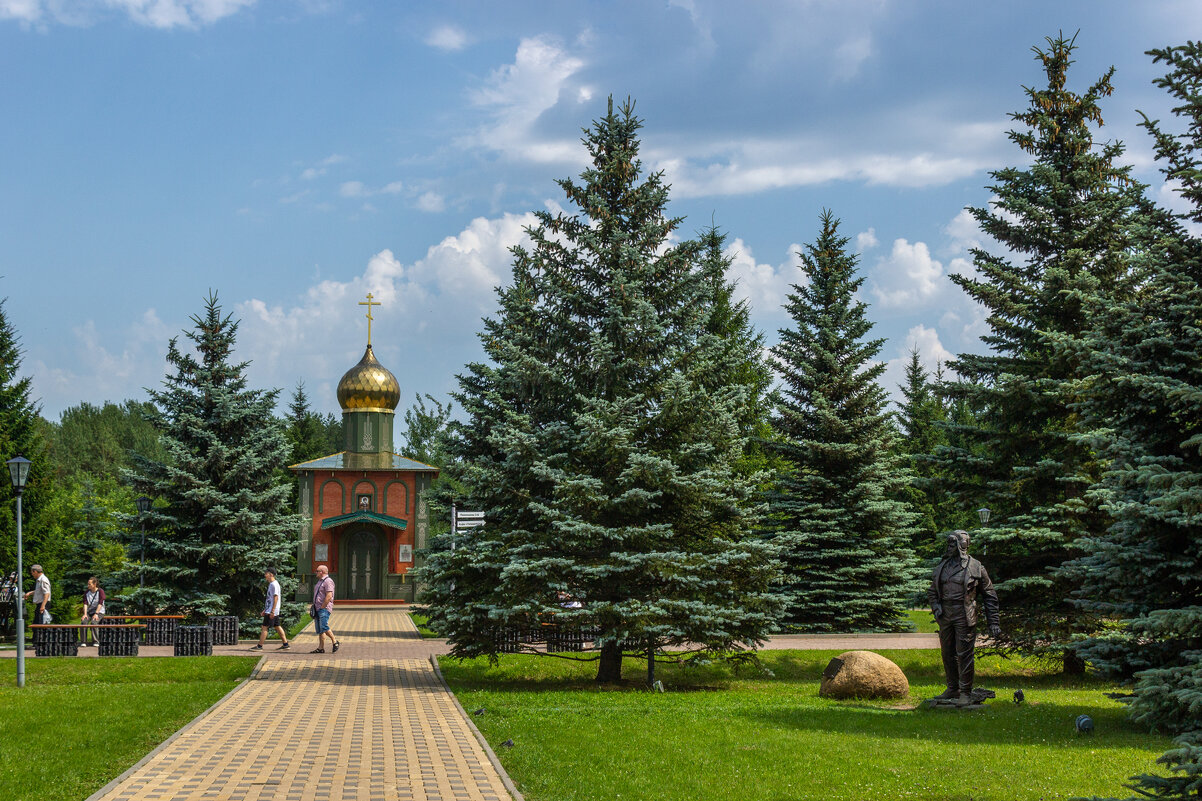 На территории Музея бронетанковой техники. - Михаил "Skipper" На территории Музея бронетанковой техники. - Михаил "Skipper"