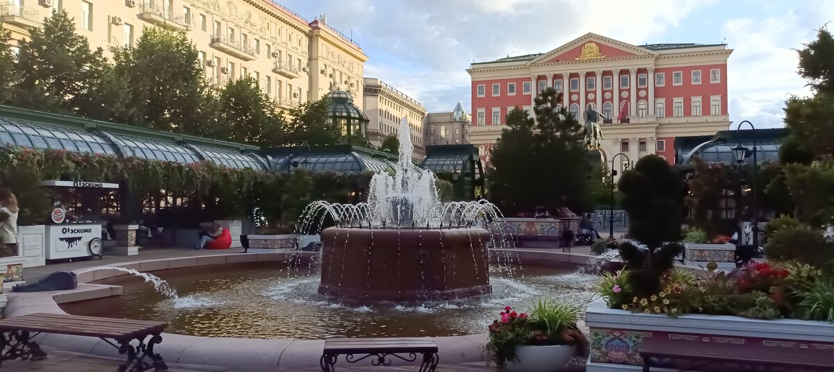 на Тверской у мэрии - Галина R...