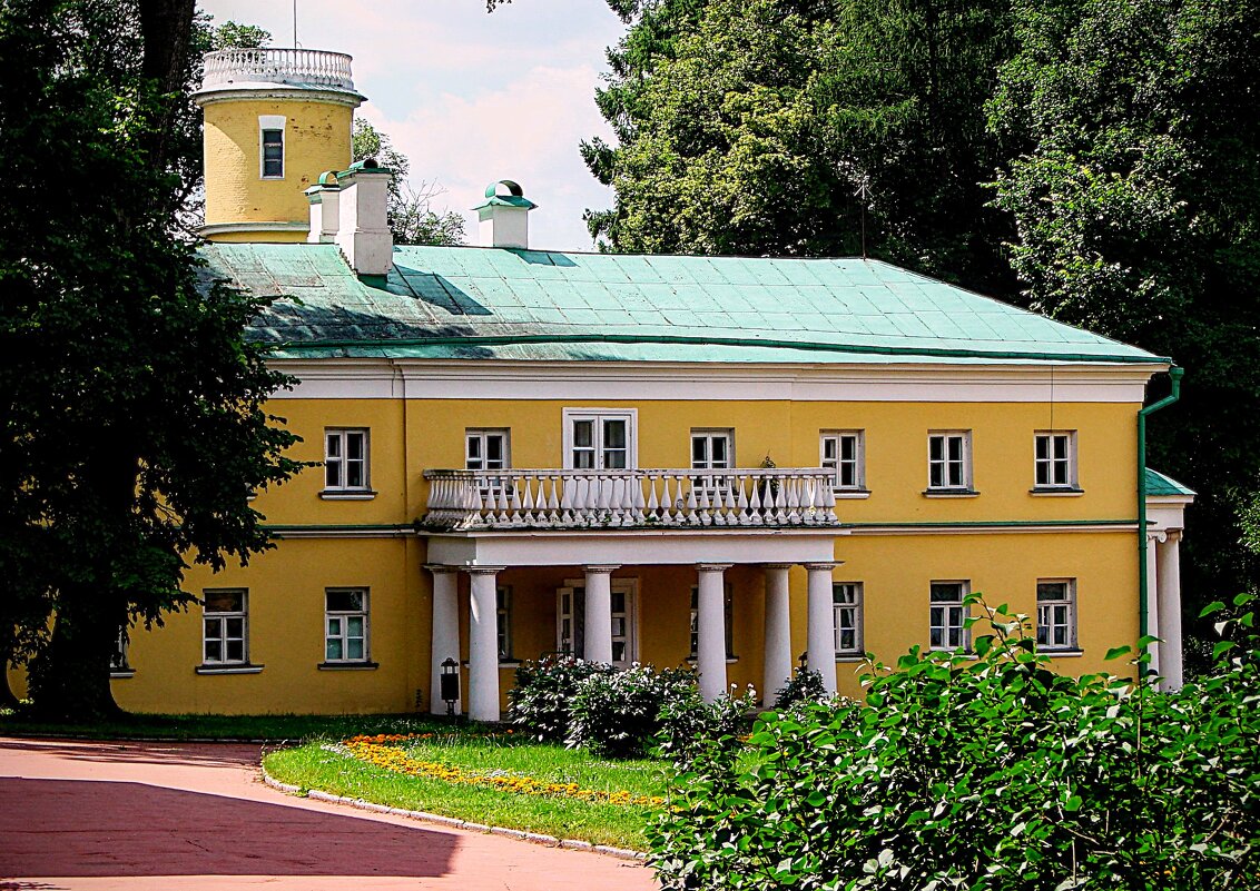 Южный флигель - Анатолий Колосов Южный флигель - Анатолий Колосов