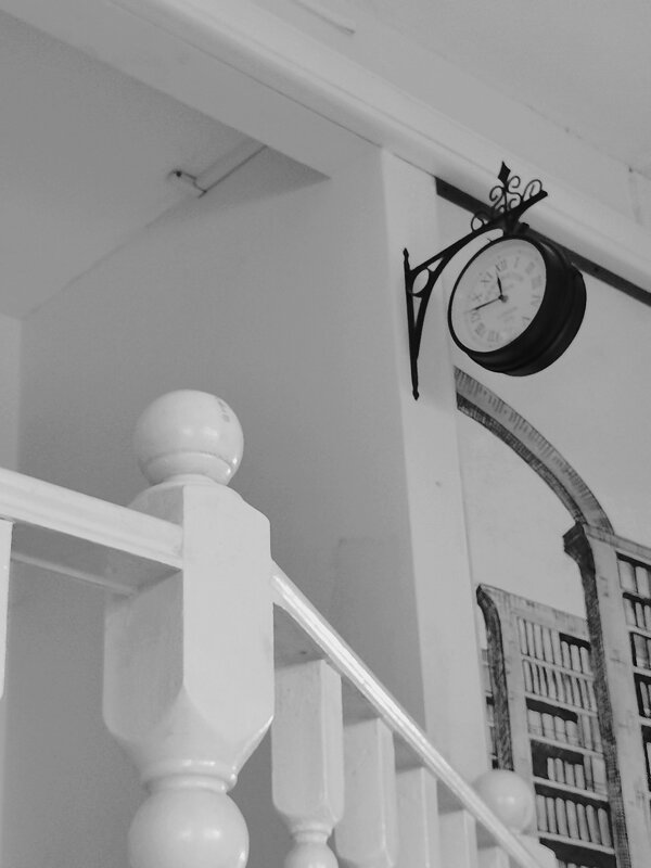 Часы. Библиотека. - Любимова Ольга 