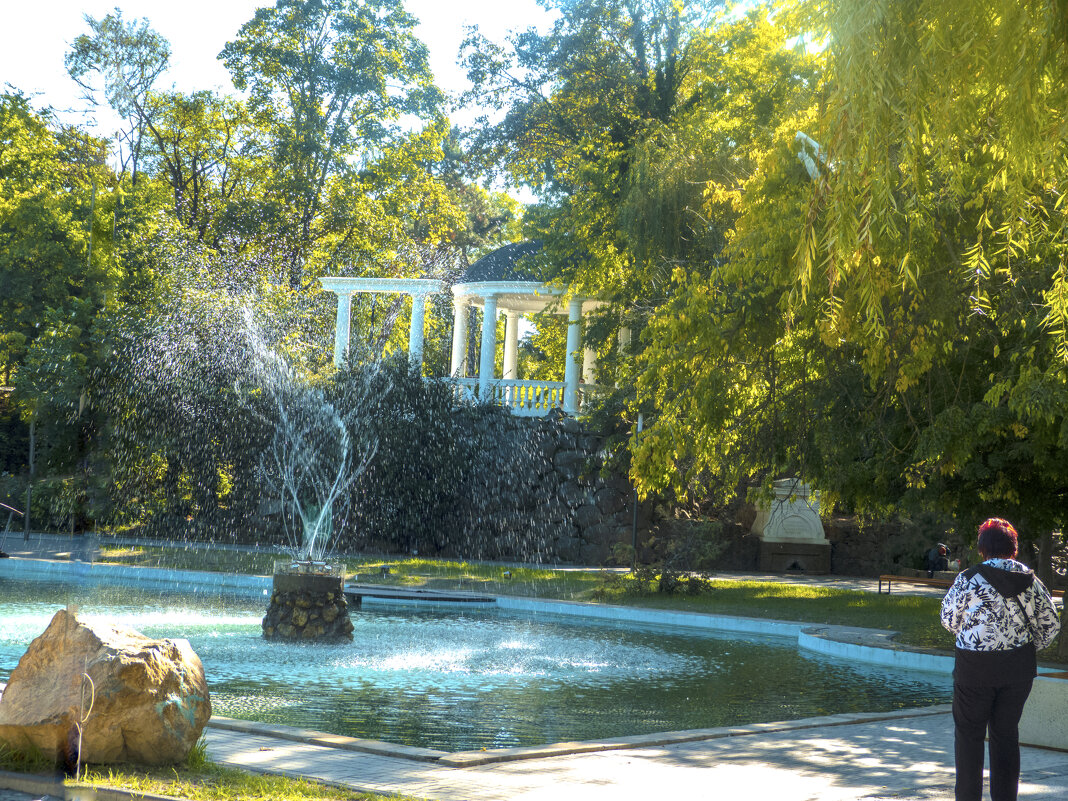 Фонтан и   ротонда в Горсаду - Валентин Семчишин