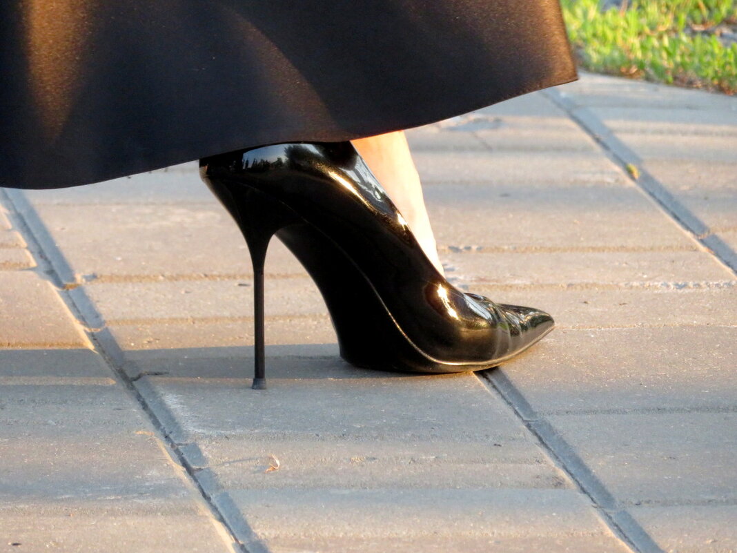 Бывают туфли на шпильках. Но это ж ваще!... На зубочистках!!! - Егор Бабанов