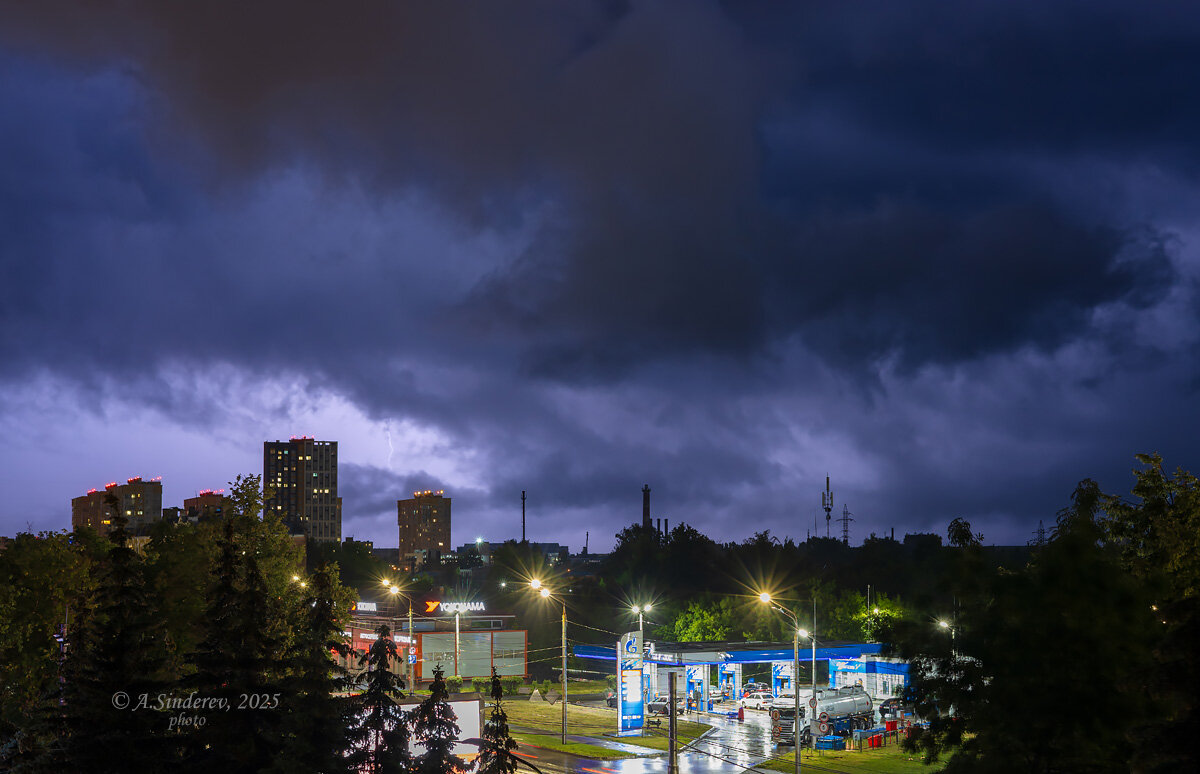 Гроза над городом - Александр Синдерёв