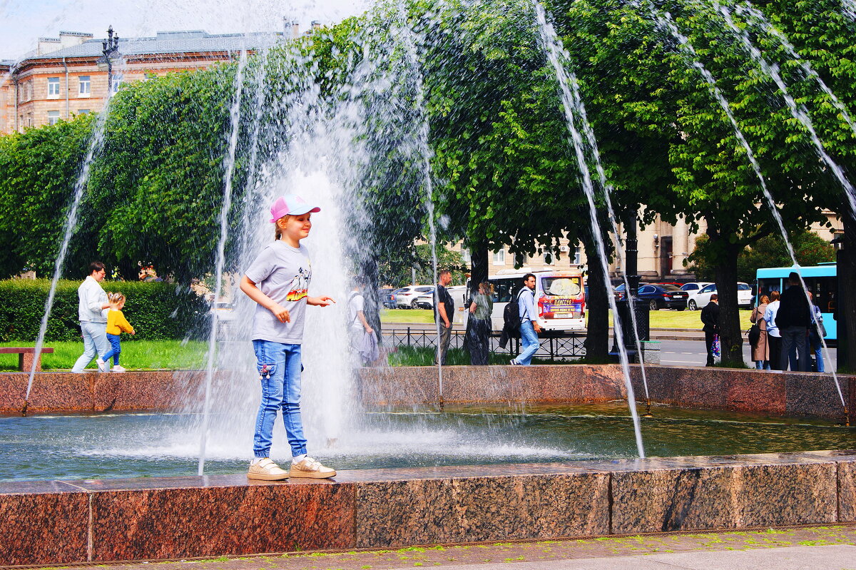 МОСКОВСКАЯ ПЛОЩАДЬ - Виктор Никитенко