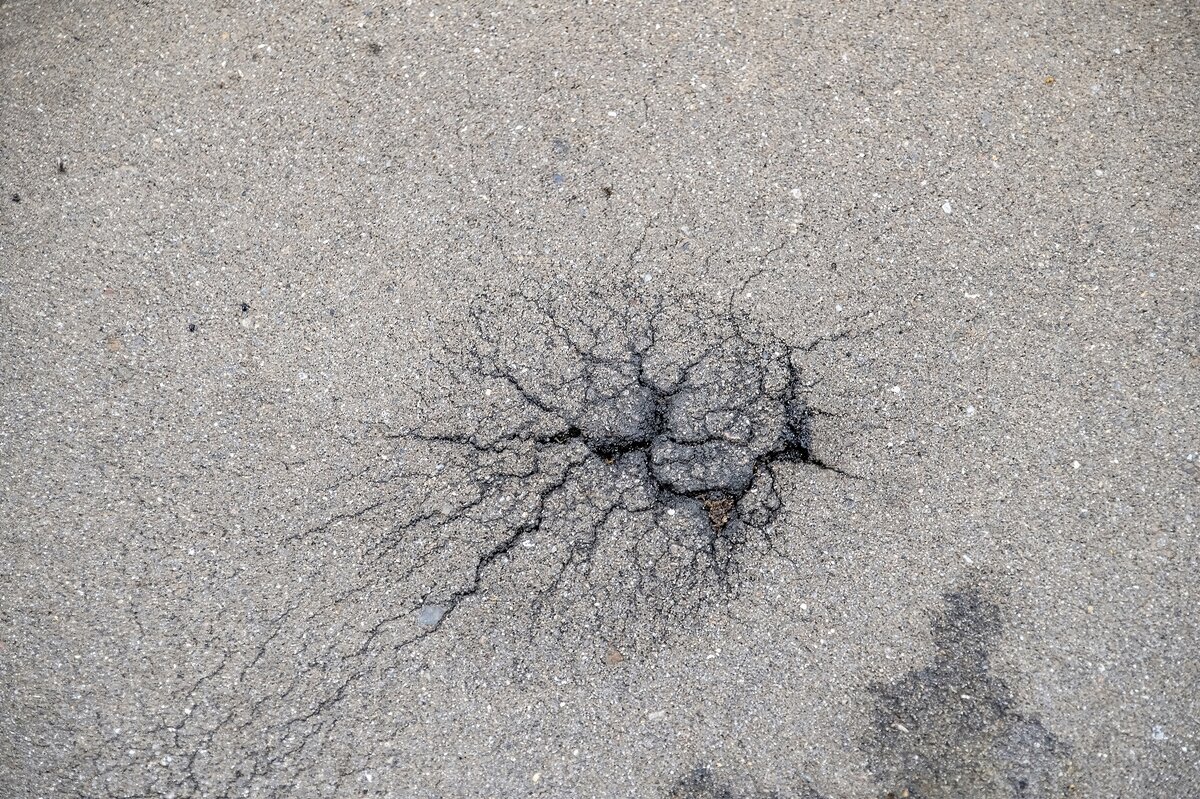 Снизу кто-то ломится - Валерий Иванович