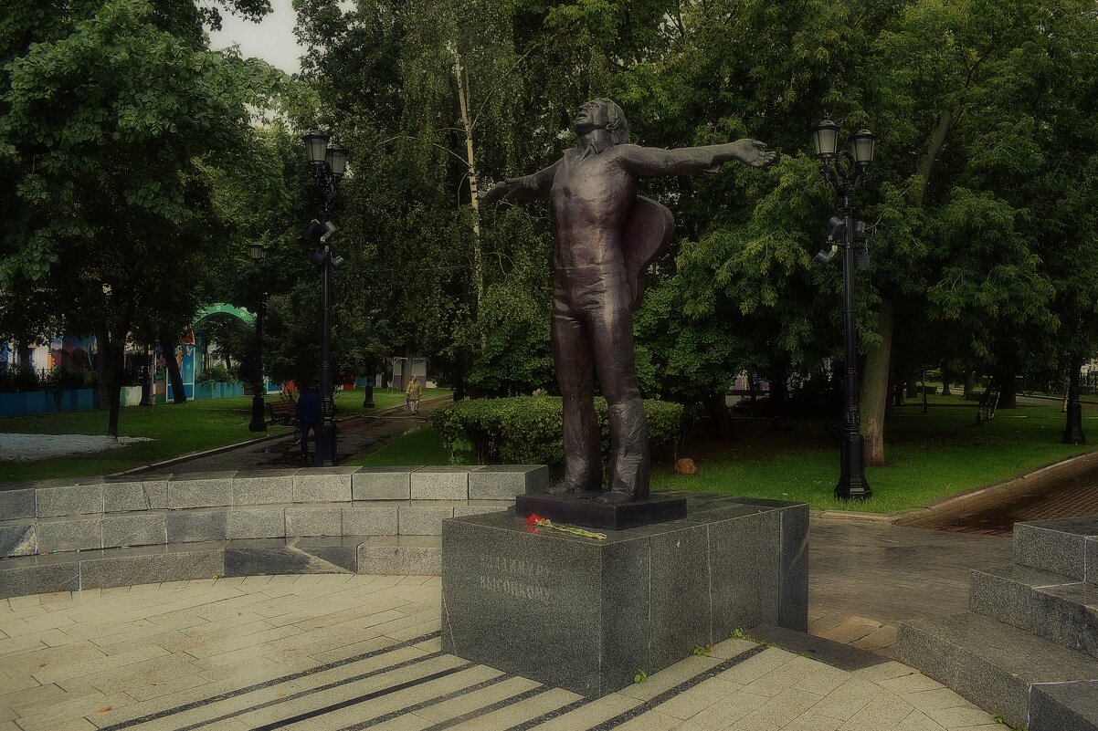 А за спиной гитара семиструнная! - Татьяна Помогалова